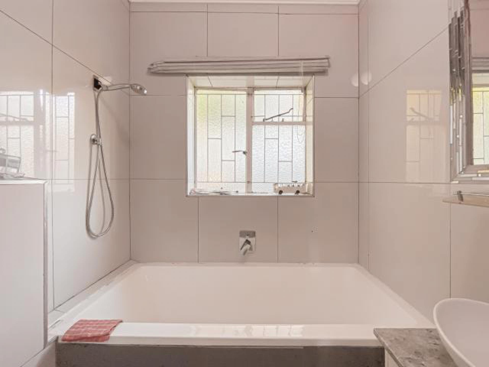 Bathroom 2 of property in Kenridge 