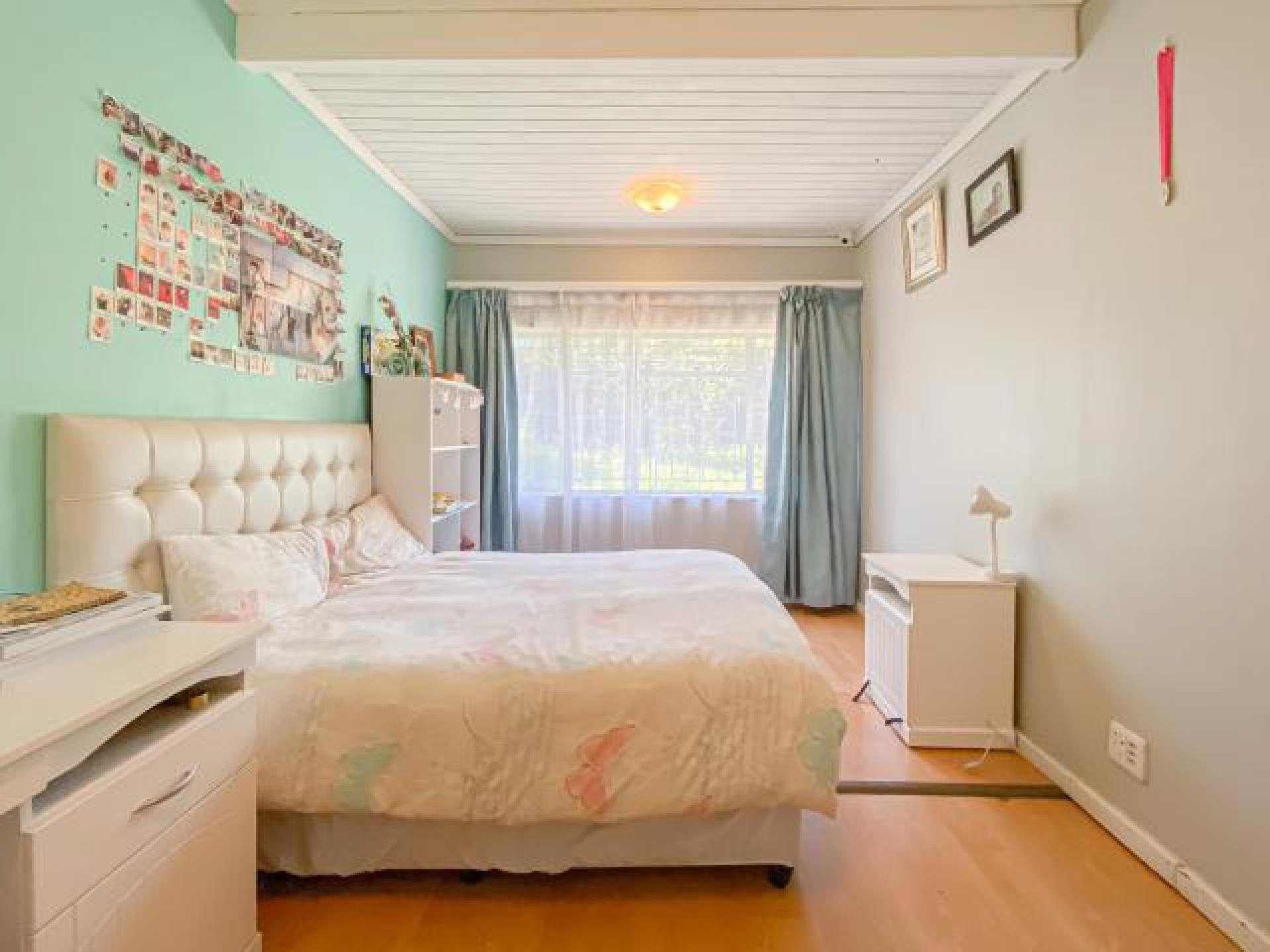 Bed Room 1 of property in Kenridge 