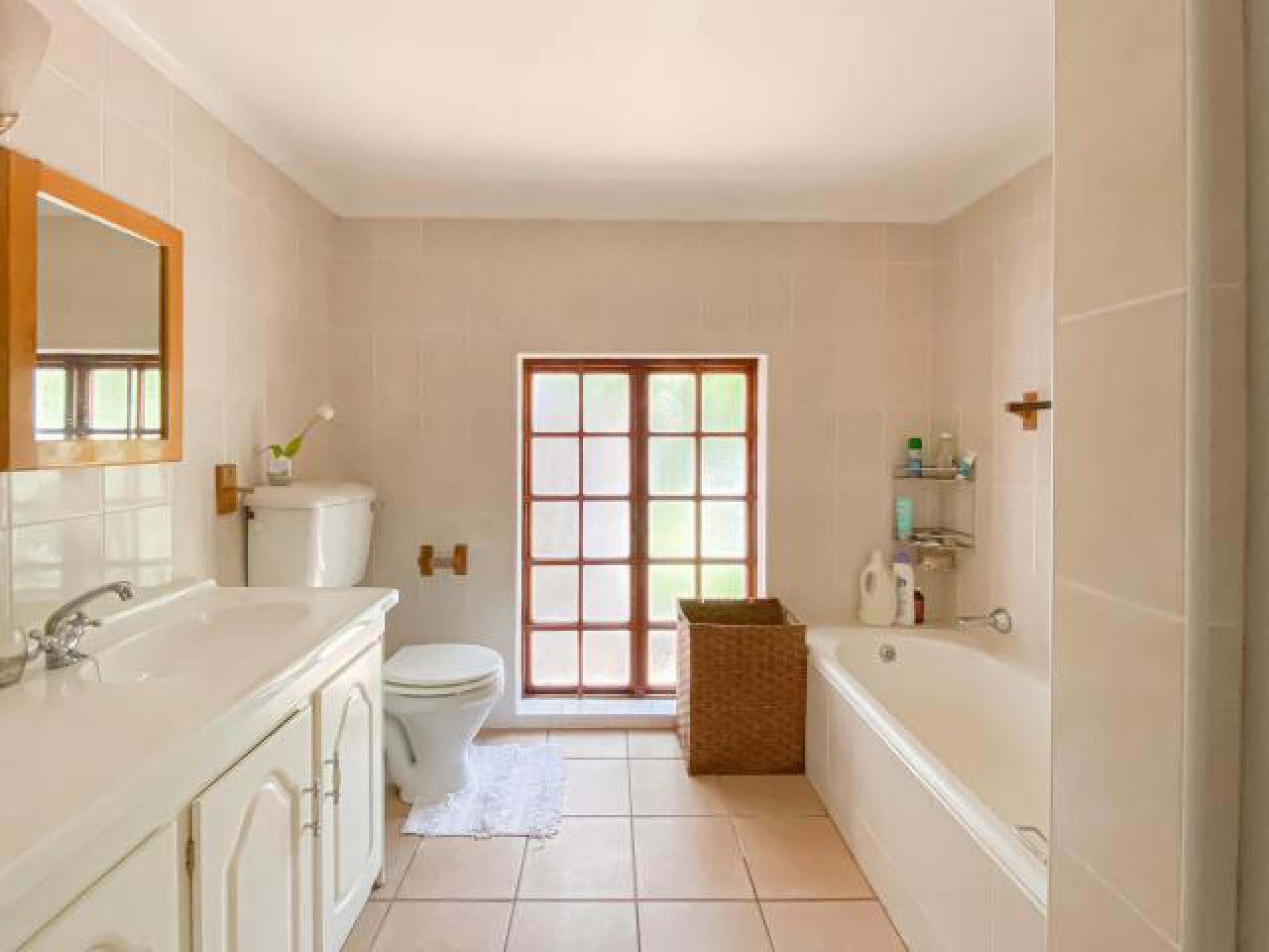 Bathroom 1 of property in Kenridge 