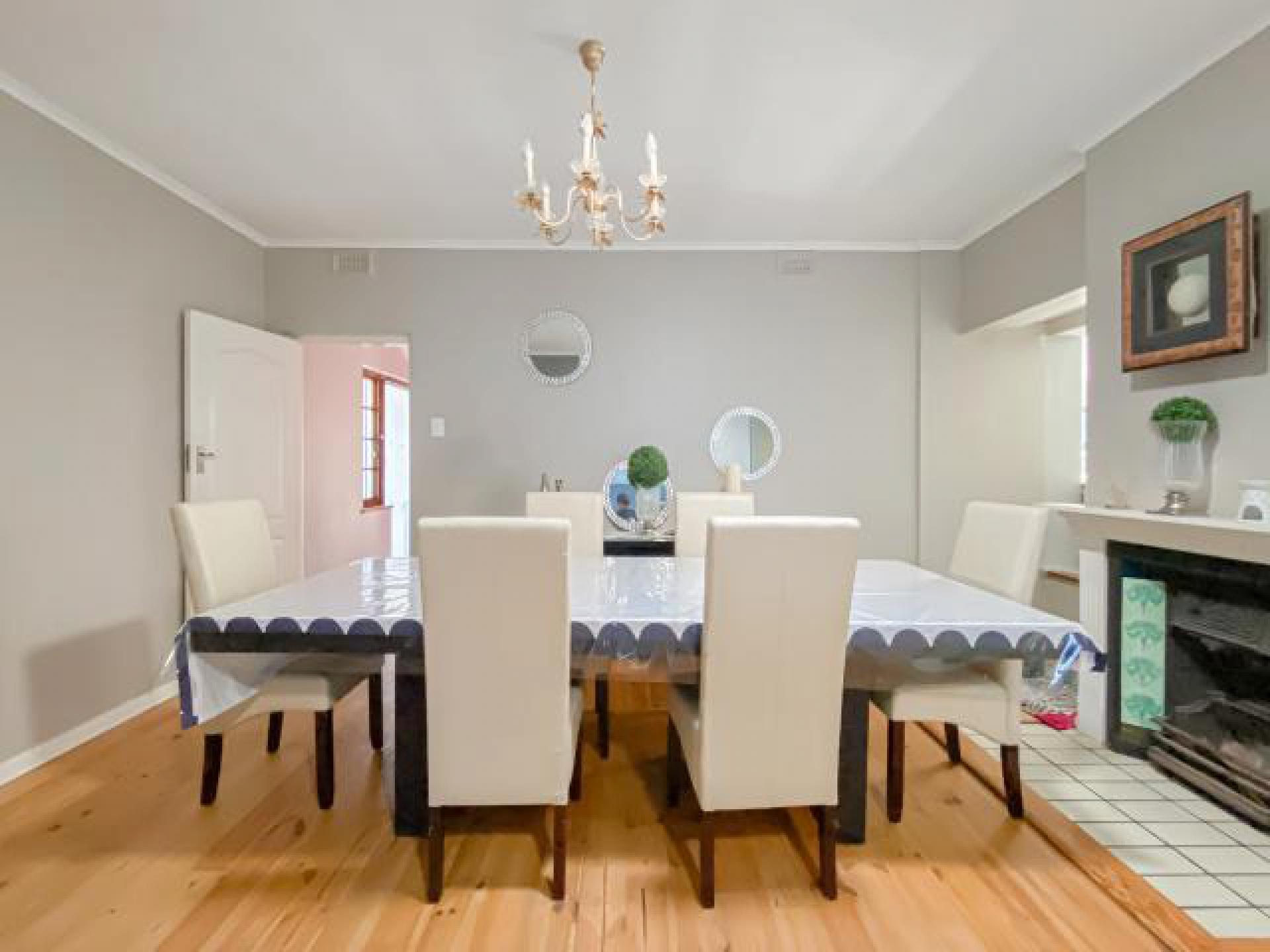 Dining Room of property in Kenridge 