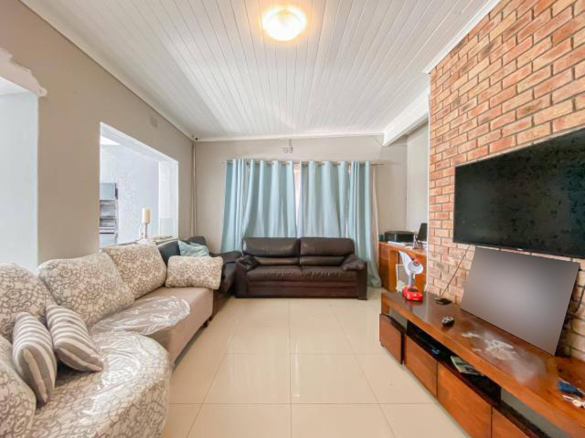 Lounges of property in Kenridge 