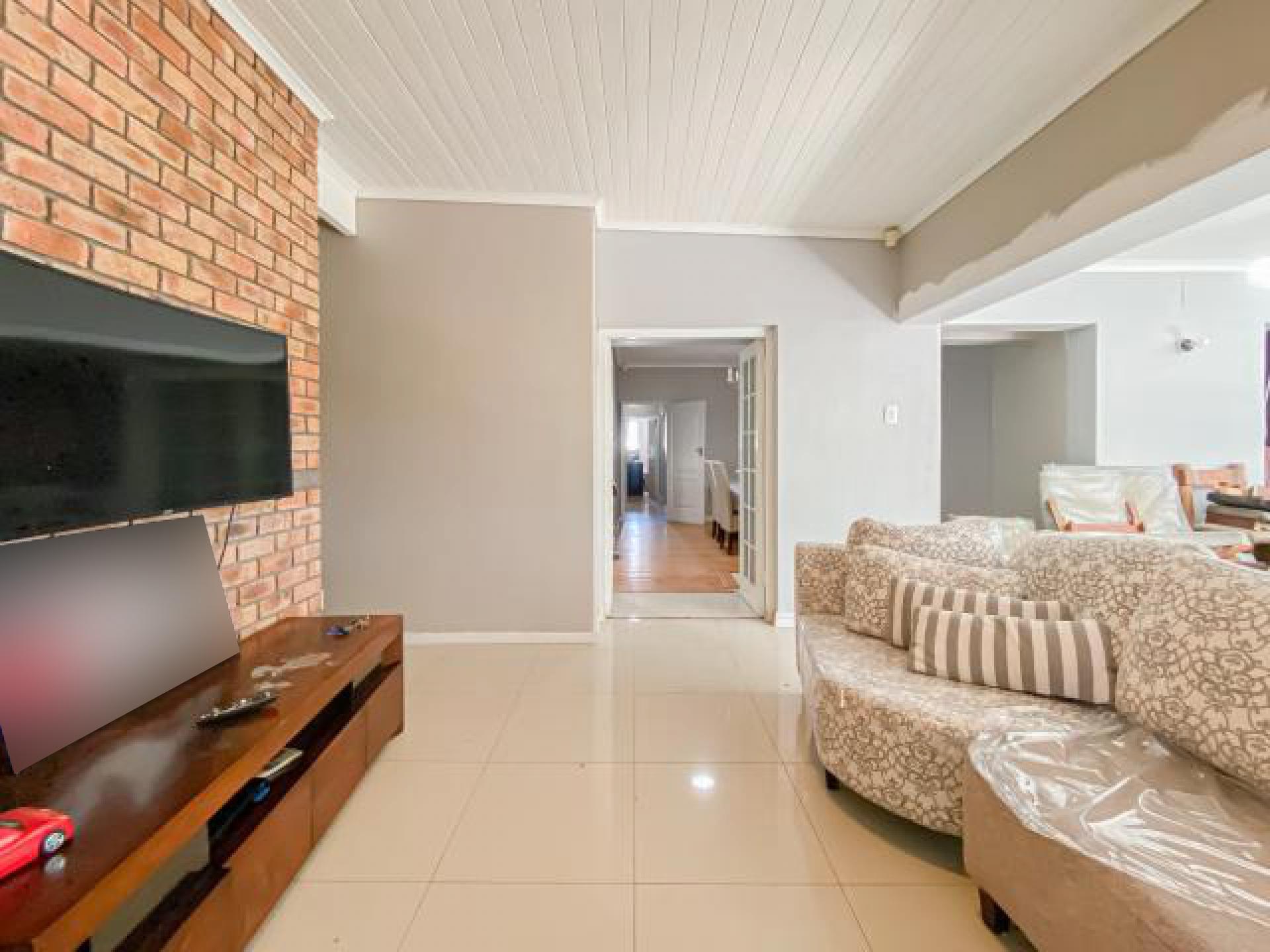 Lounges of property in Kenridge 