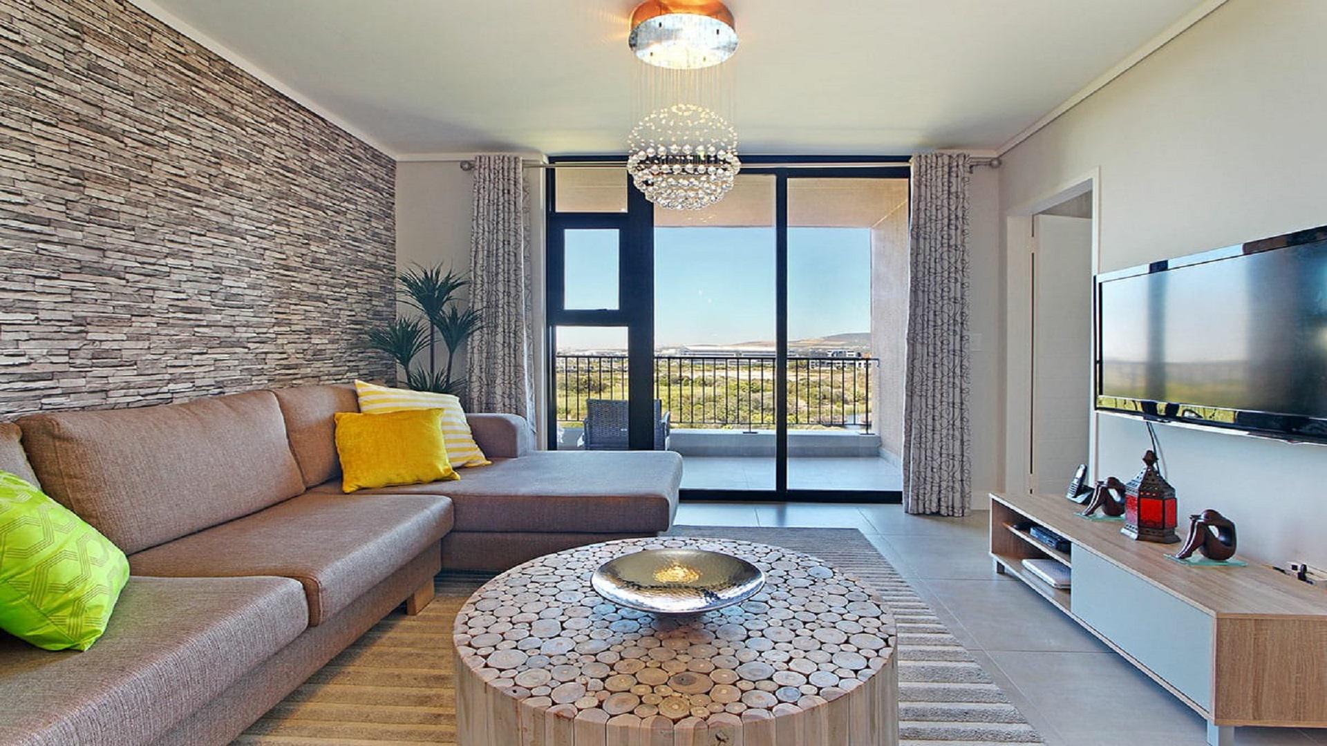 Lounges - 13 square meters of property in Montague Gardens