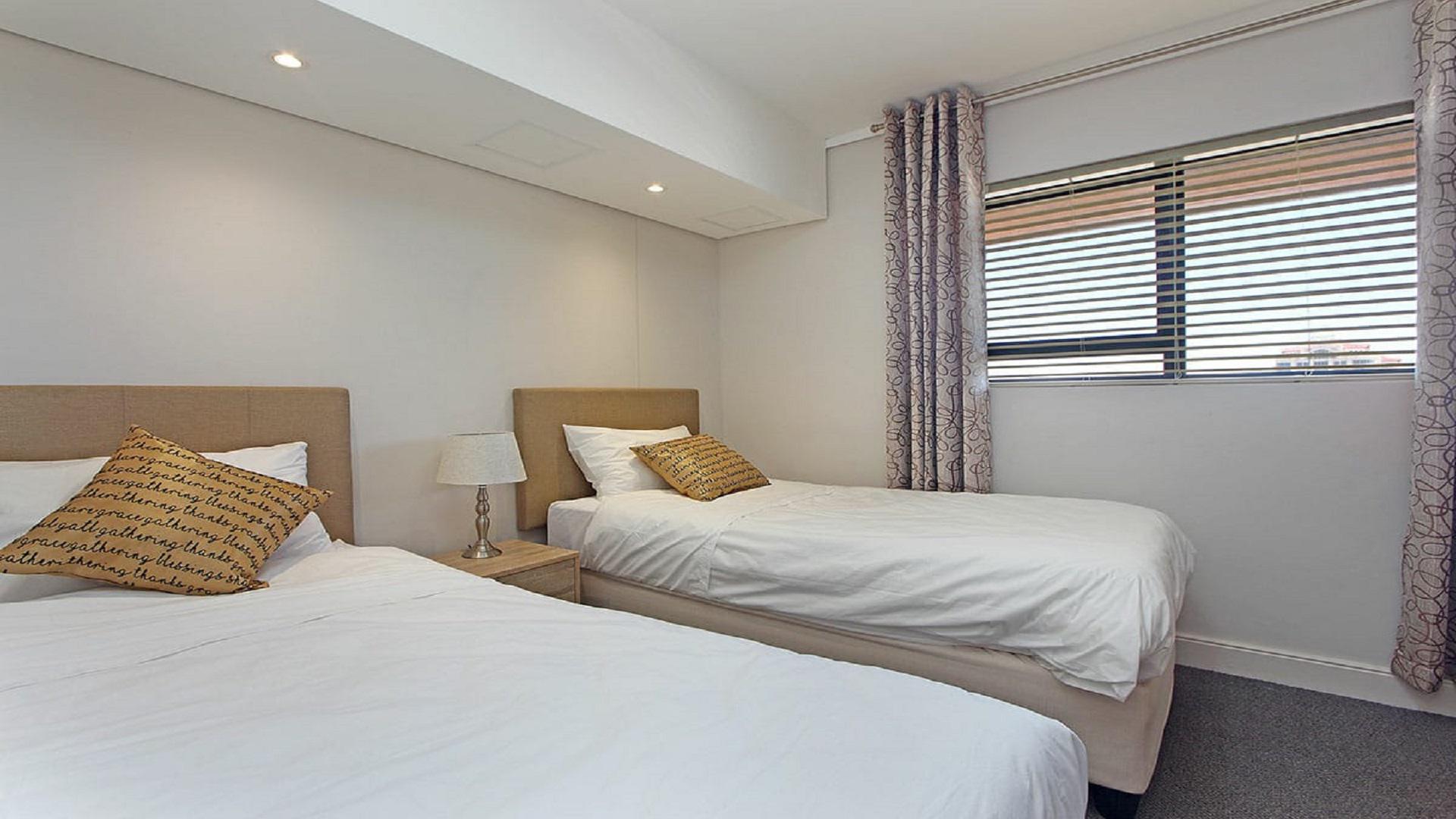 Bed Room 1 - 17 square meters of property in Montague Gardens