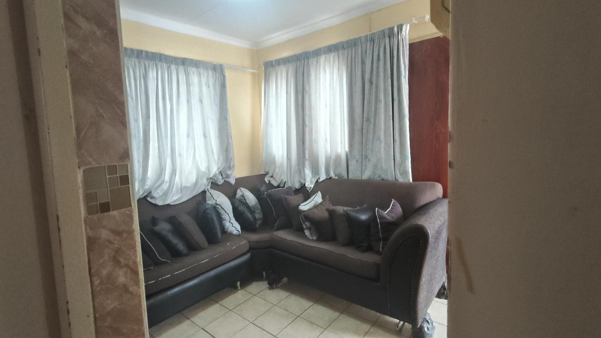 Lounges of property in Meriting