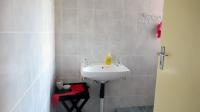 Bathroom 1 - 8 square meters of property in Kwaggasrand