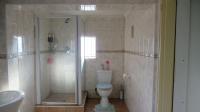 Main Bathroom - 14 square meters of property in Kwaggasrand