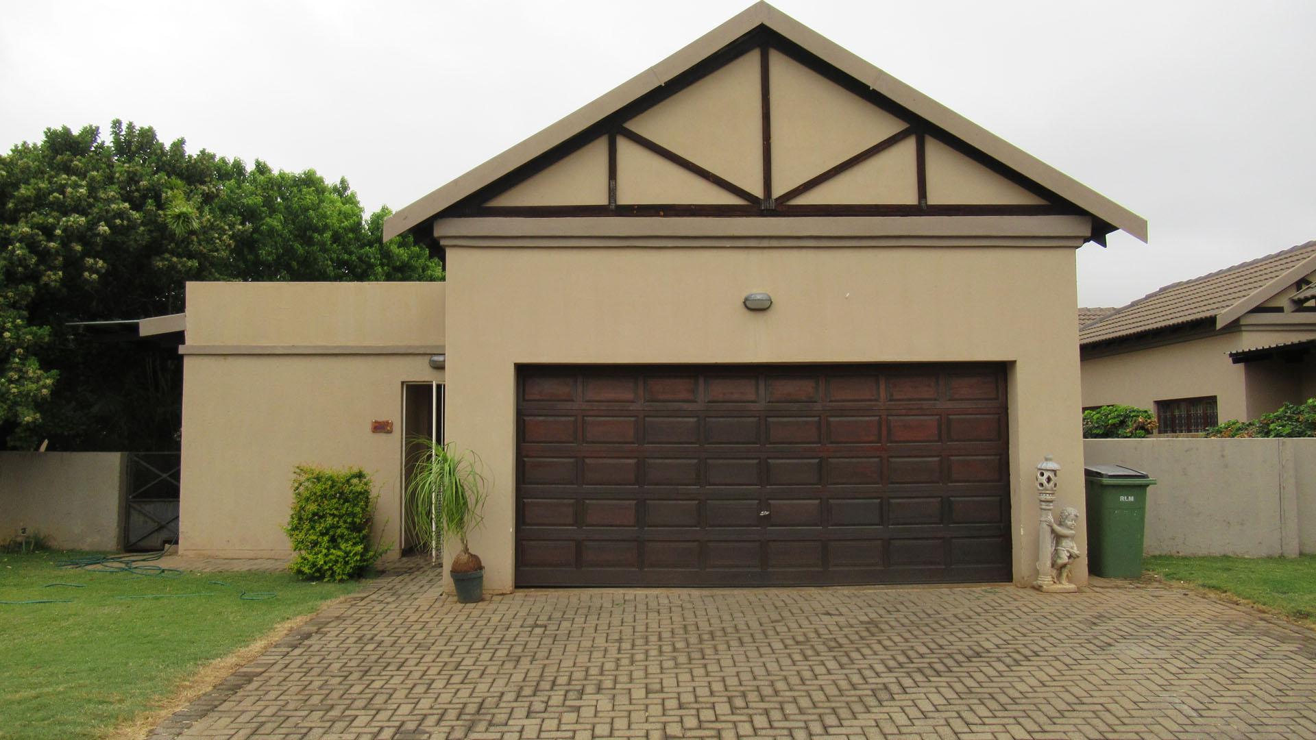 Front View of property in Waterval East