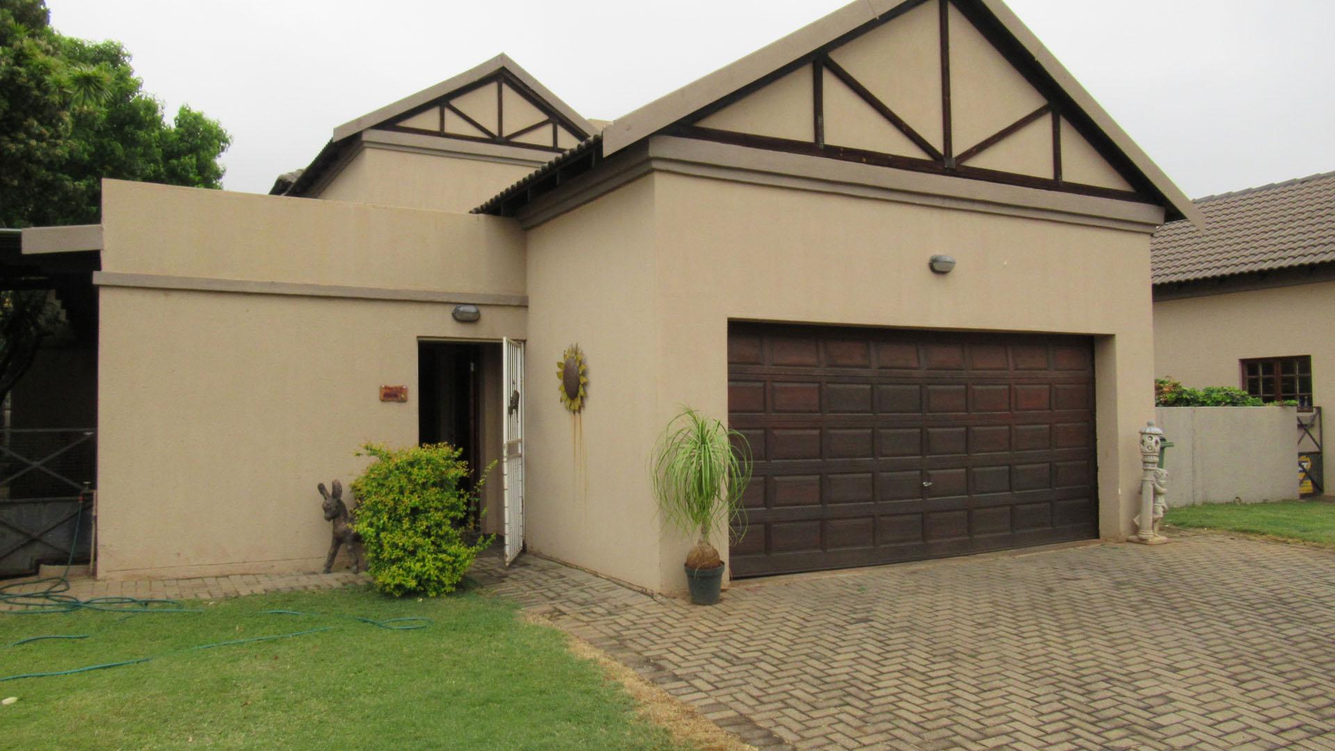 Front View of property in Waterval East