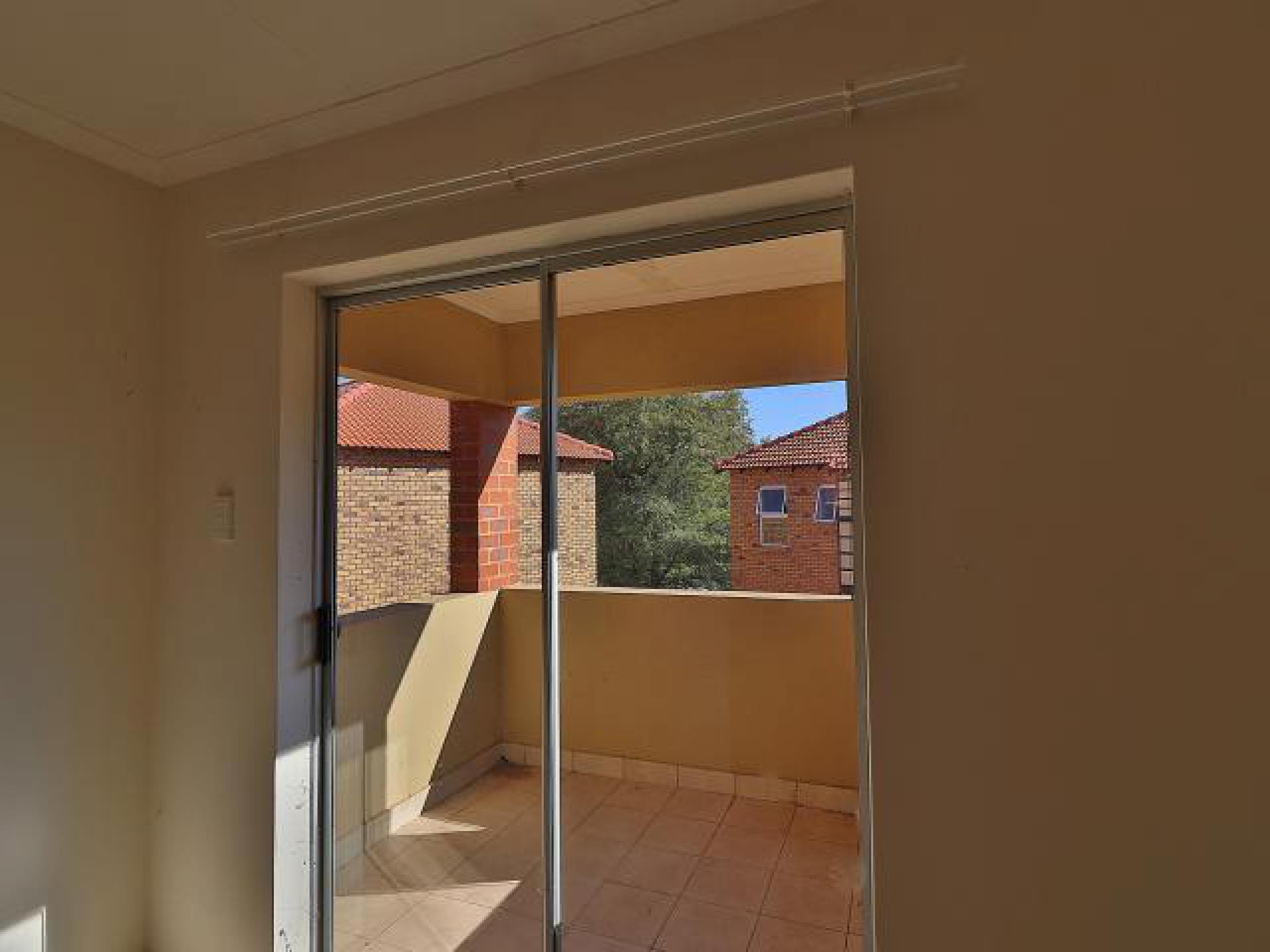 Lounges of property in Lephalale (Ellisras)