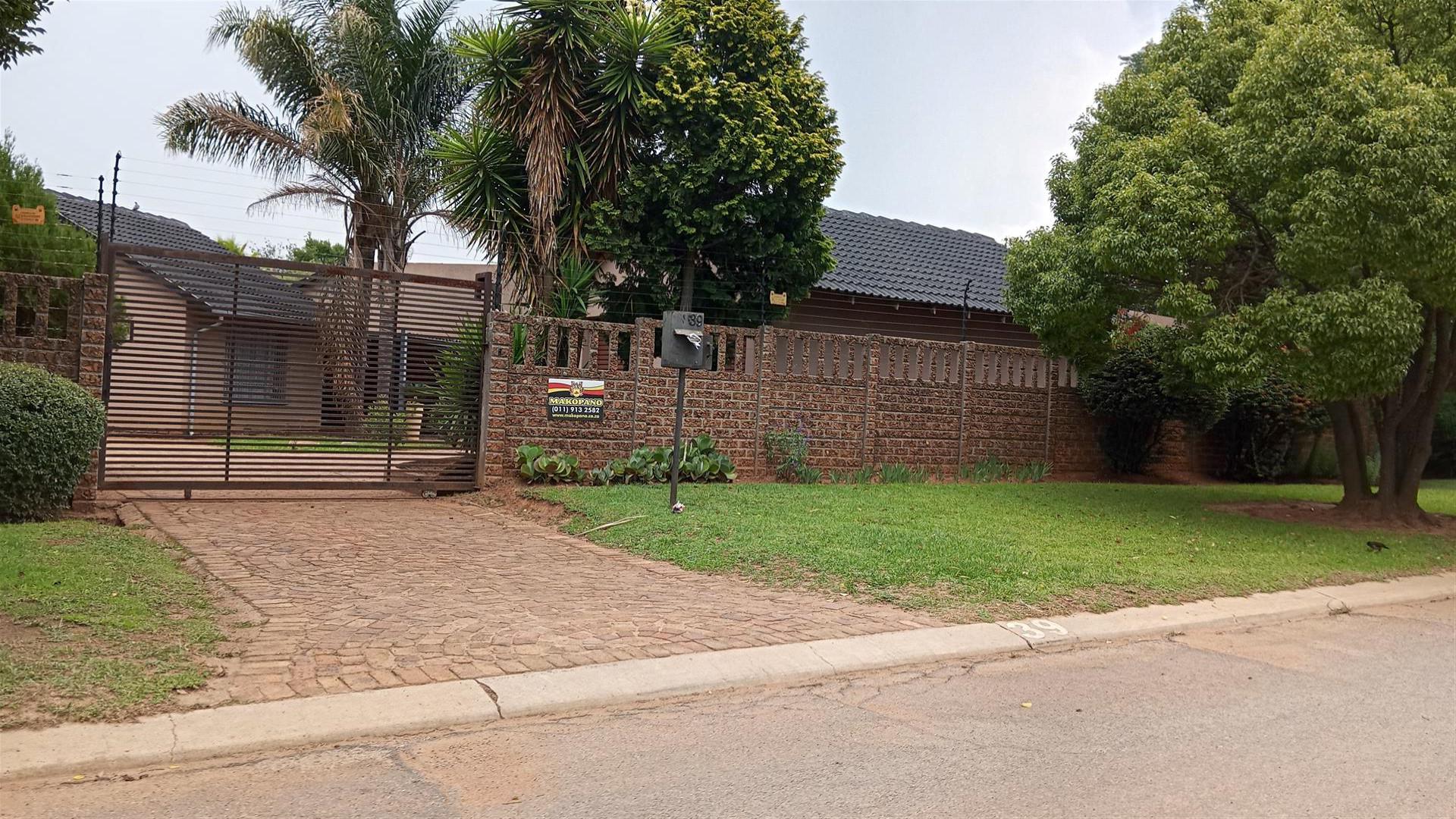 Front View of property in Sunward park