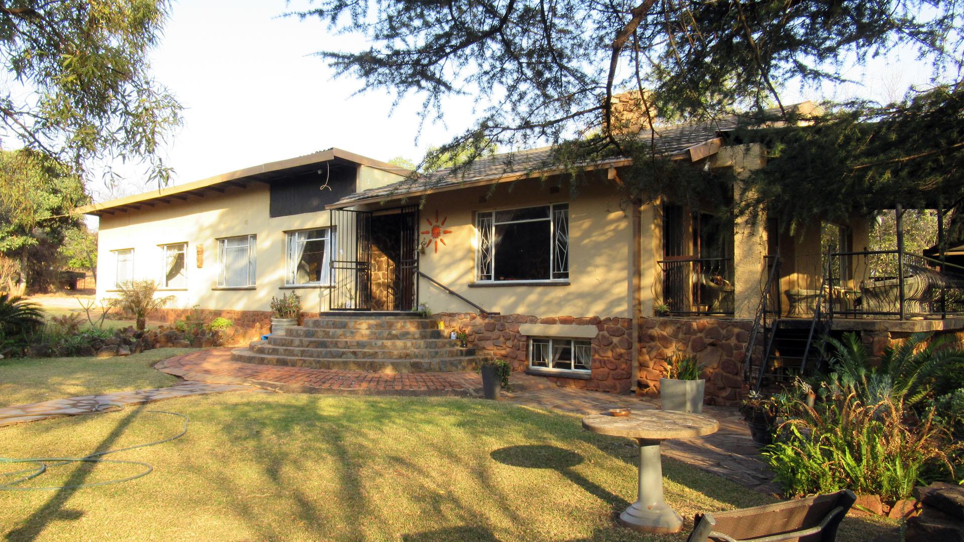 Front View of property in Hartbeespoort