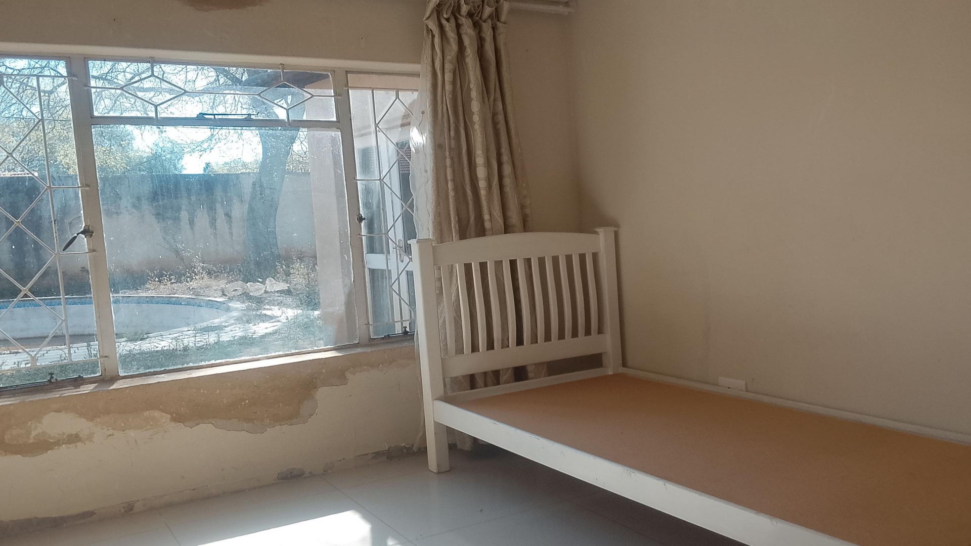 Bed Room 2 - 10 square meters of property in Johannesburg North