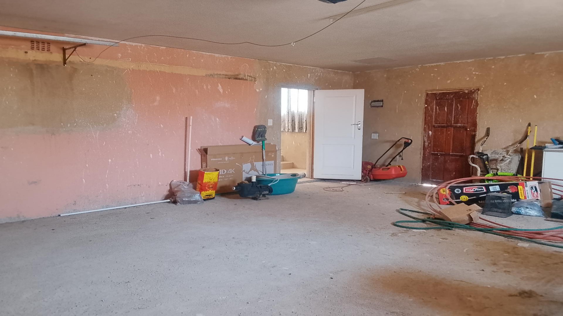 Garage - 49 square meters of property in Johannesburg North