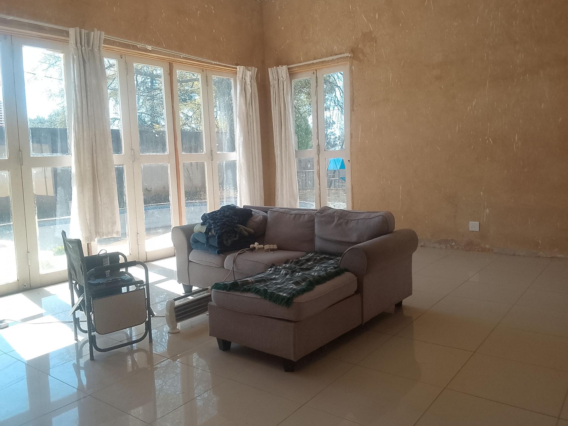 Lounges - 46 square meters of property in Johannesburg North