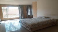 Main Bedroom - 27 square meters of property in Johannesburg North
