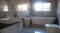 Main Bathroom - 10 square meters of property in Bartlett AH