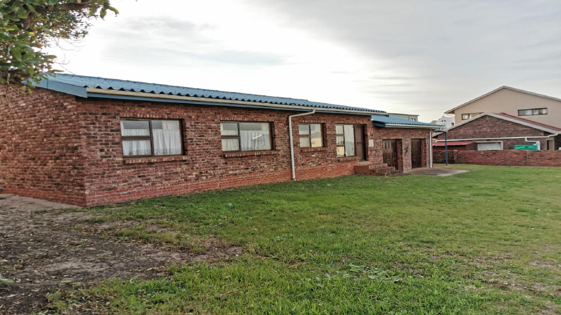 Front View of property in Oyster Bay