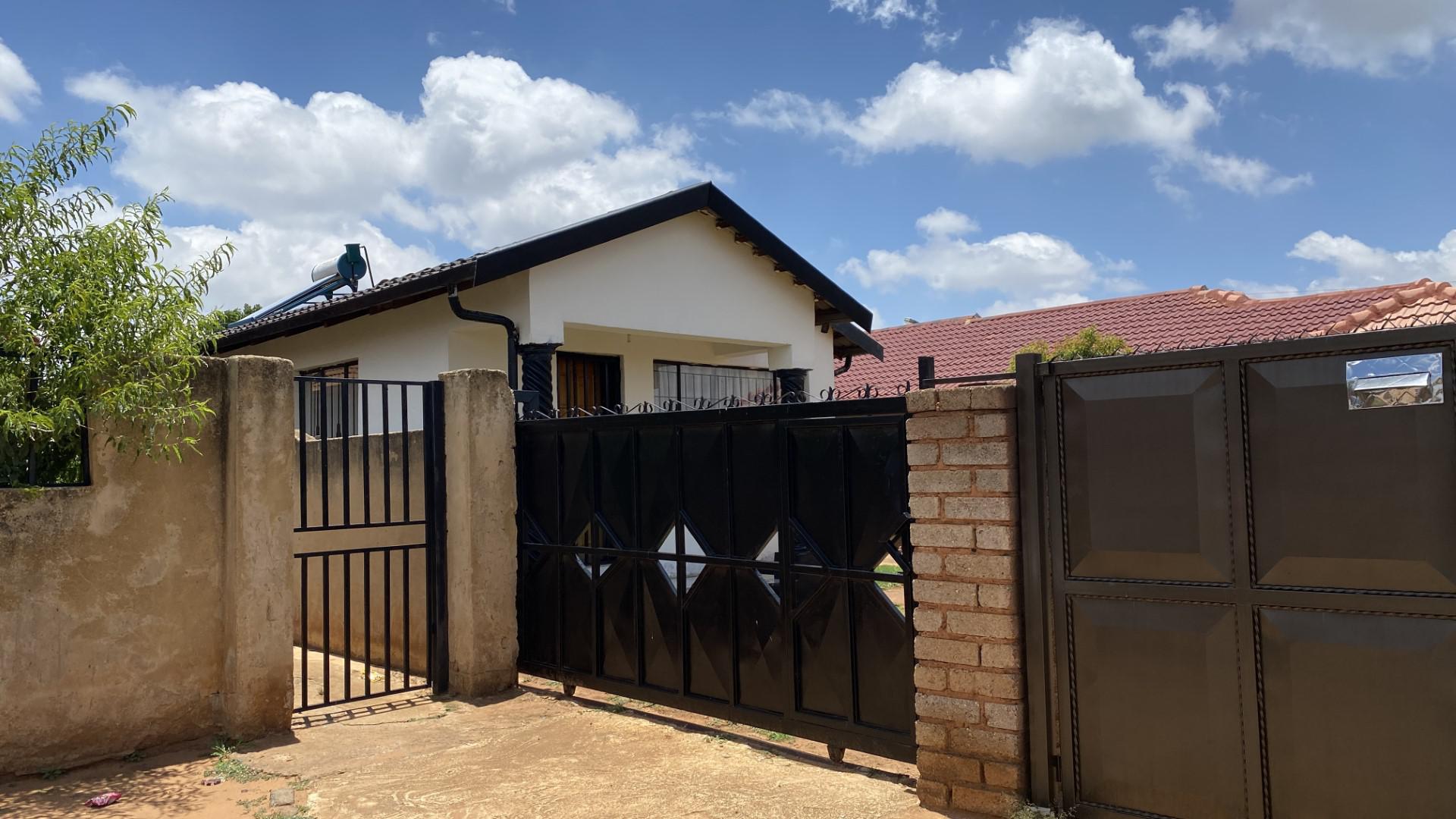 Extra Rooms of property in Protea Glen