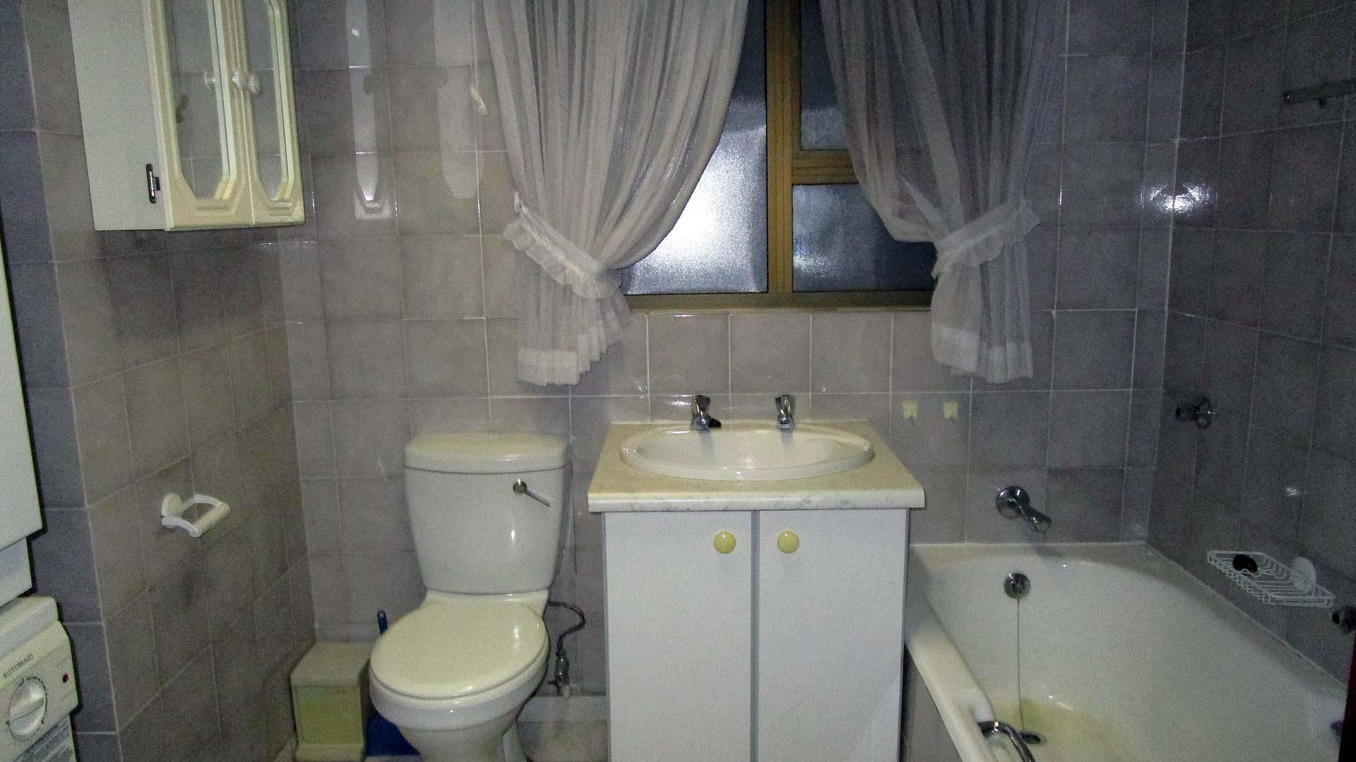 Main Bathroom - 6 square meters of property in Margate
