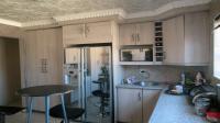 Kitchen - 18 square meters of property in Struisbult