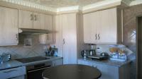 Kitchen - 18 square meters of property in Struisbult