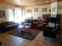 Lounges - 33 square meters of property in Vereeniging