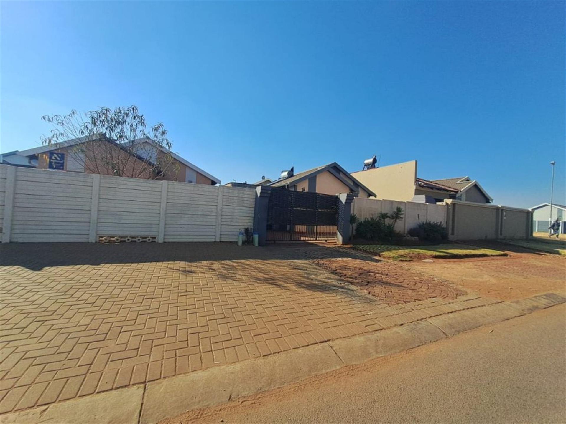 Front View of property in Waterval