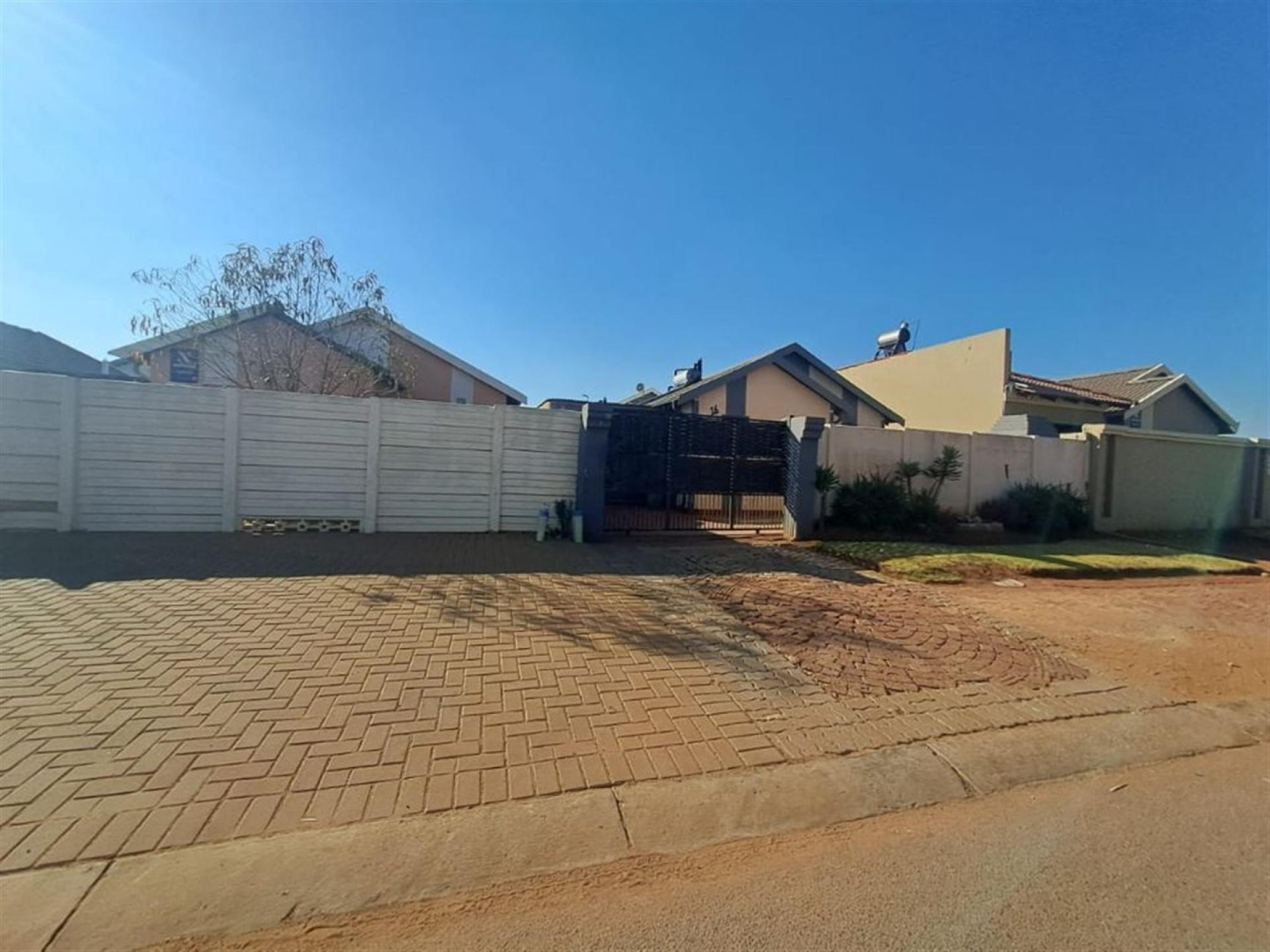 Front View of property in Waterval