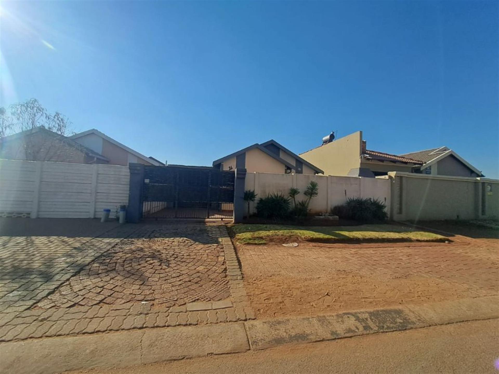 Front View of property in Waterval