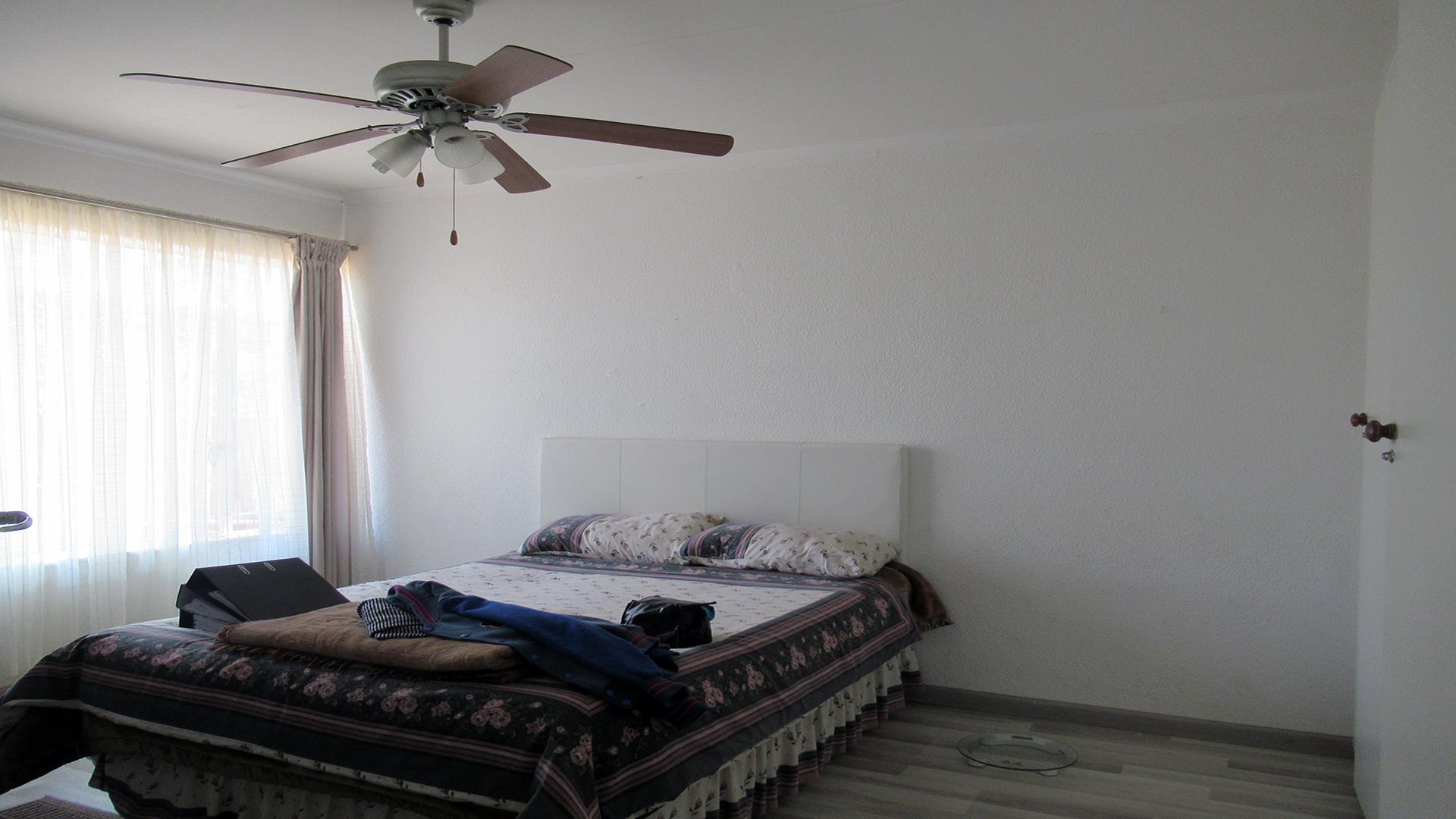 Bed Room 1 - 16 square meters of property in Norkem park