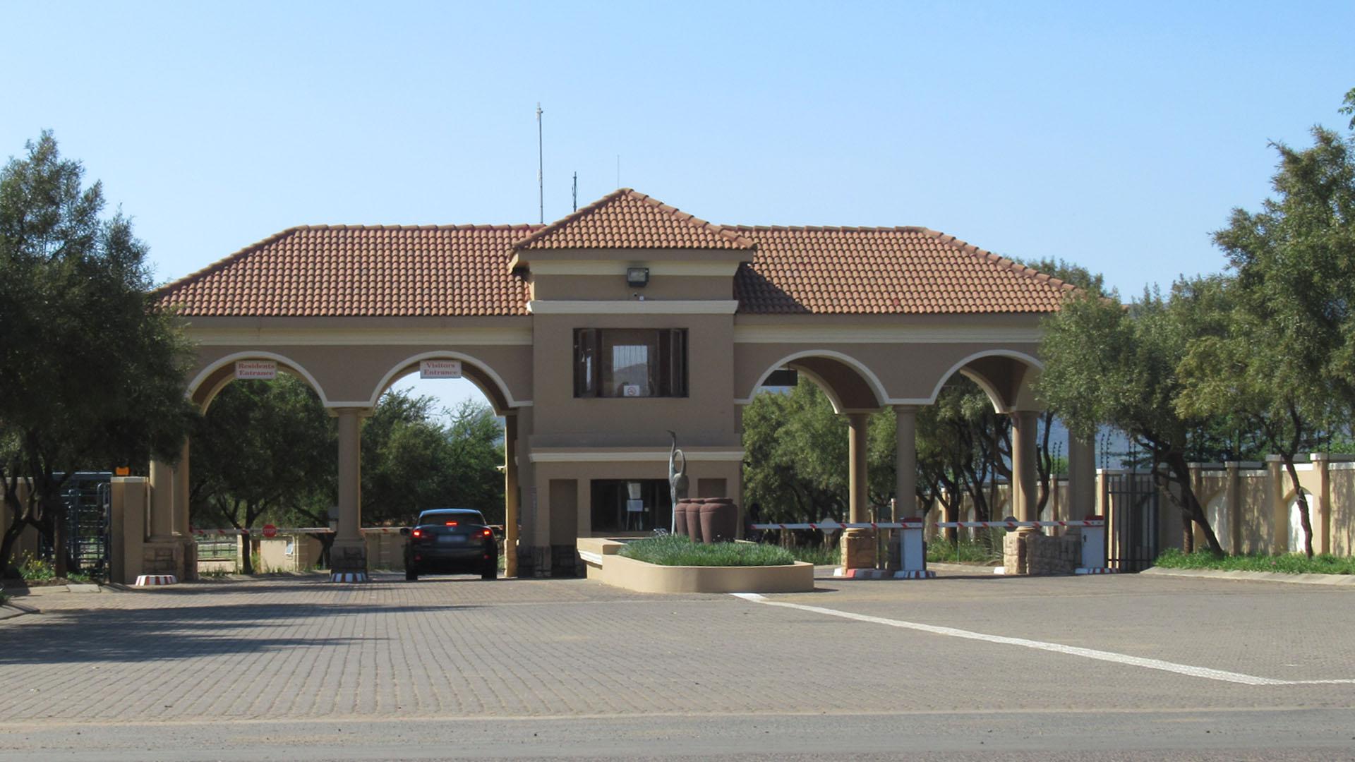 Front View of property in Hartbeespoort