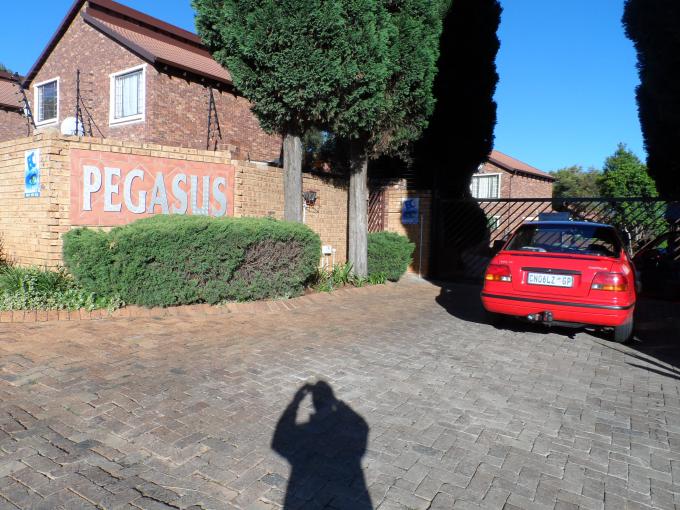 2 Bedroom Apartment for Sale For Sale in Wilgeheuwel  - MR400592