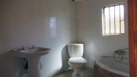 Bathroom 3+ - 11 square meters of property in Stretford