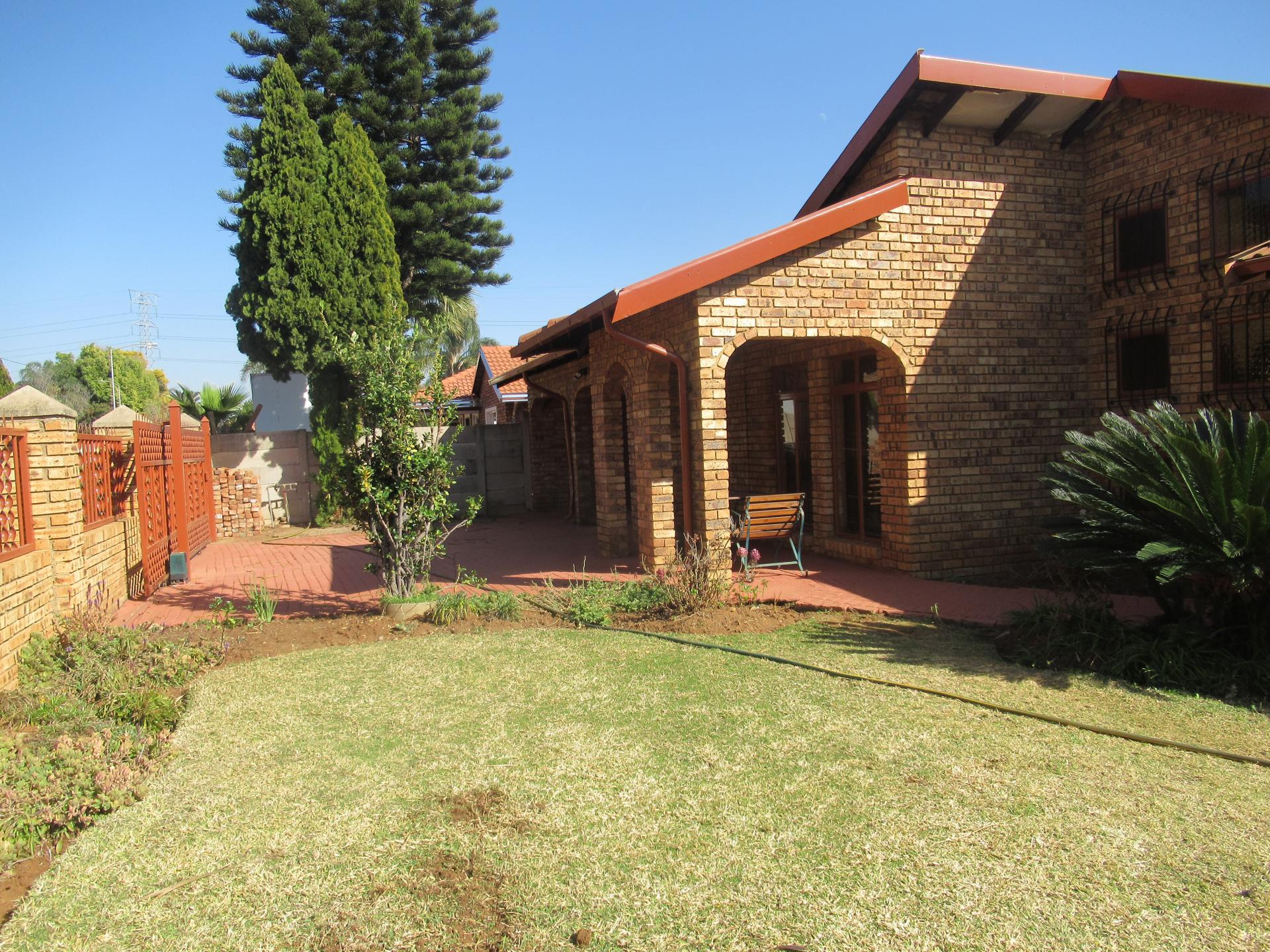 3 Bedroom House for Sale For Sale in The Orchards MR400772