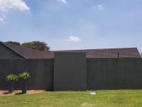 Front View of property in Glen Marais