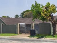 Front View of property in Glen Marais