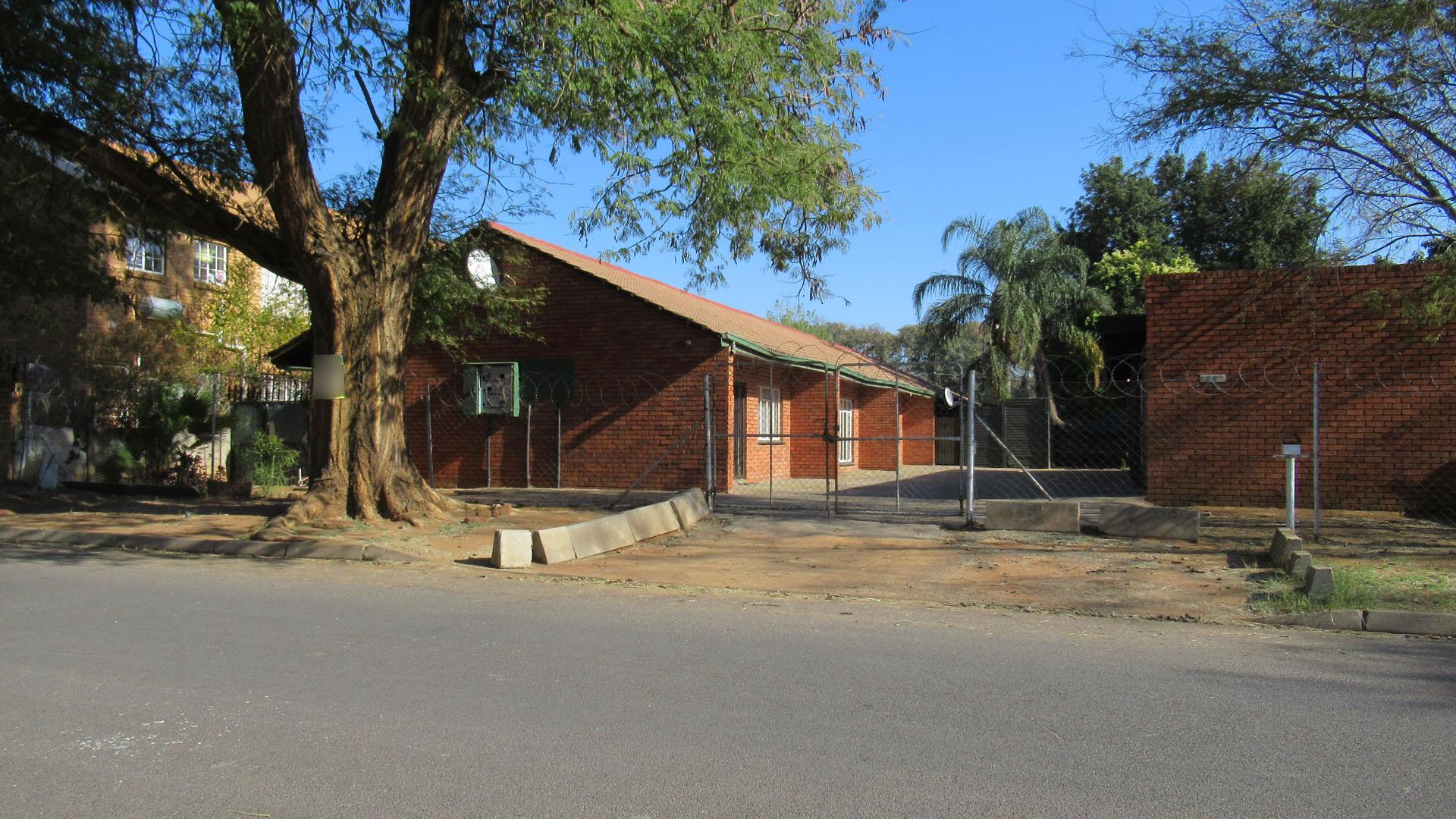 Nedbank Repossessed 2 Bedroom Apartment for Sale in Rustenbu