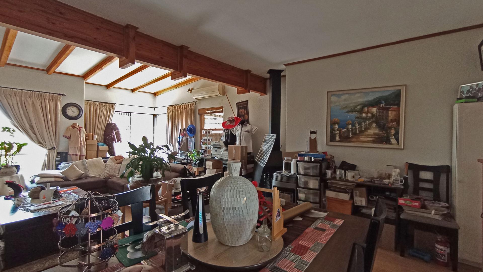 Dining Room - 15 square meters of property in Woodmead