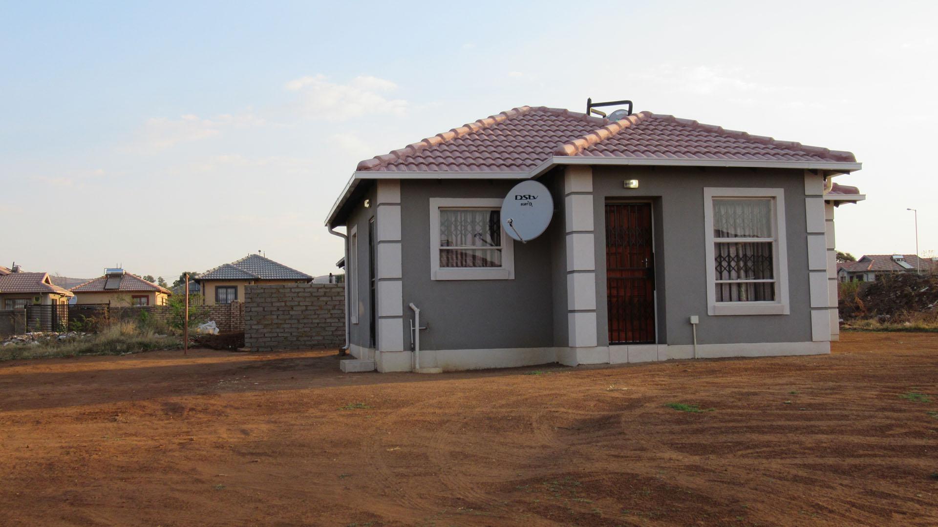 Front View of property in The Orchards