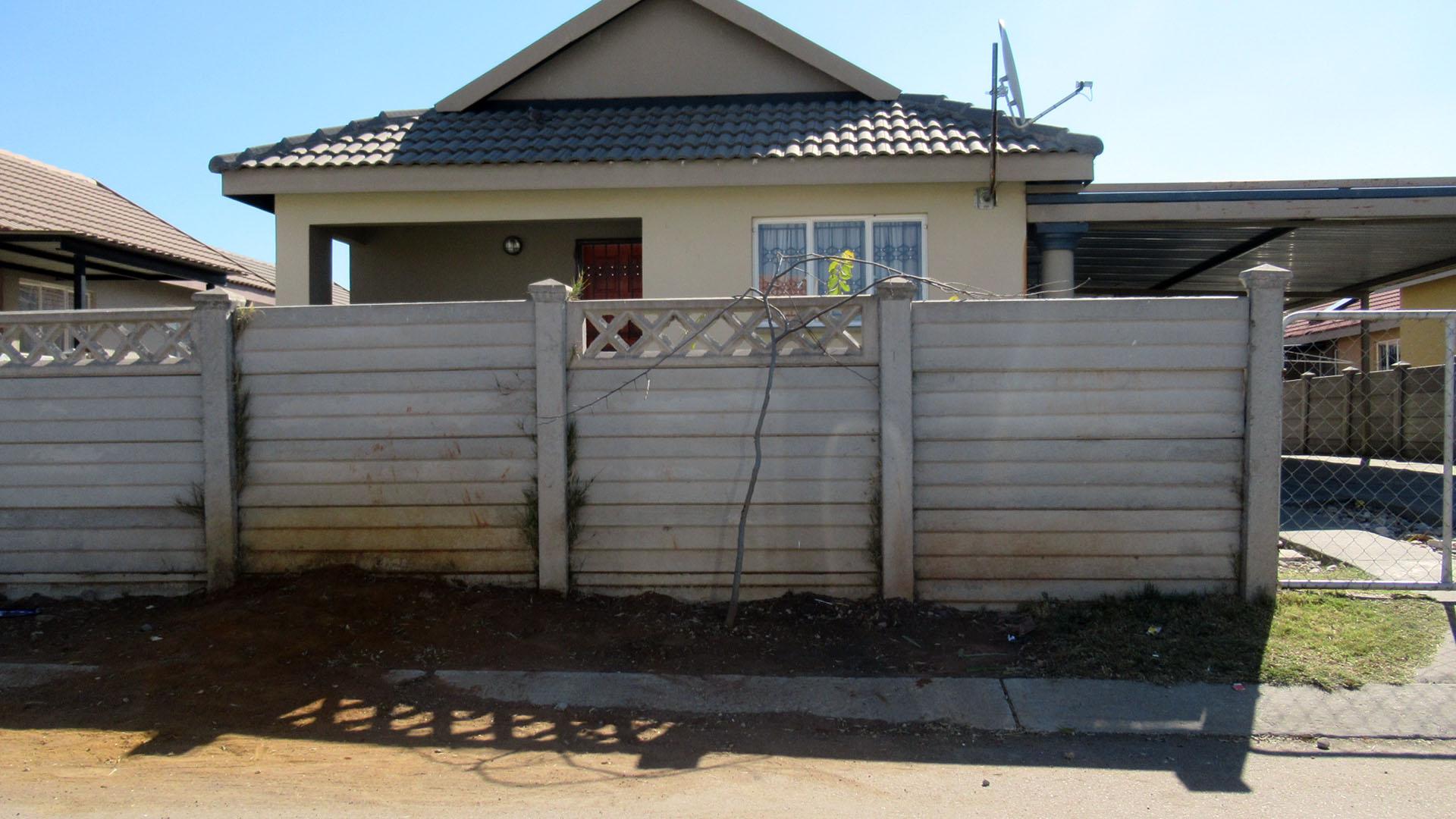 Front View of property in Freedom Park