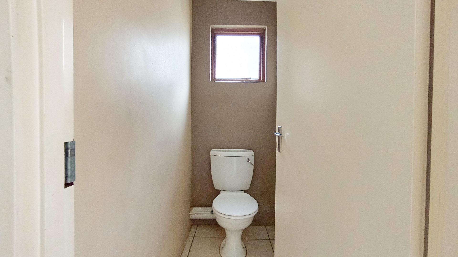 Guest Toilet - 2 square meters of property in Southgate - DBN