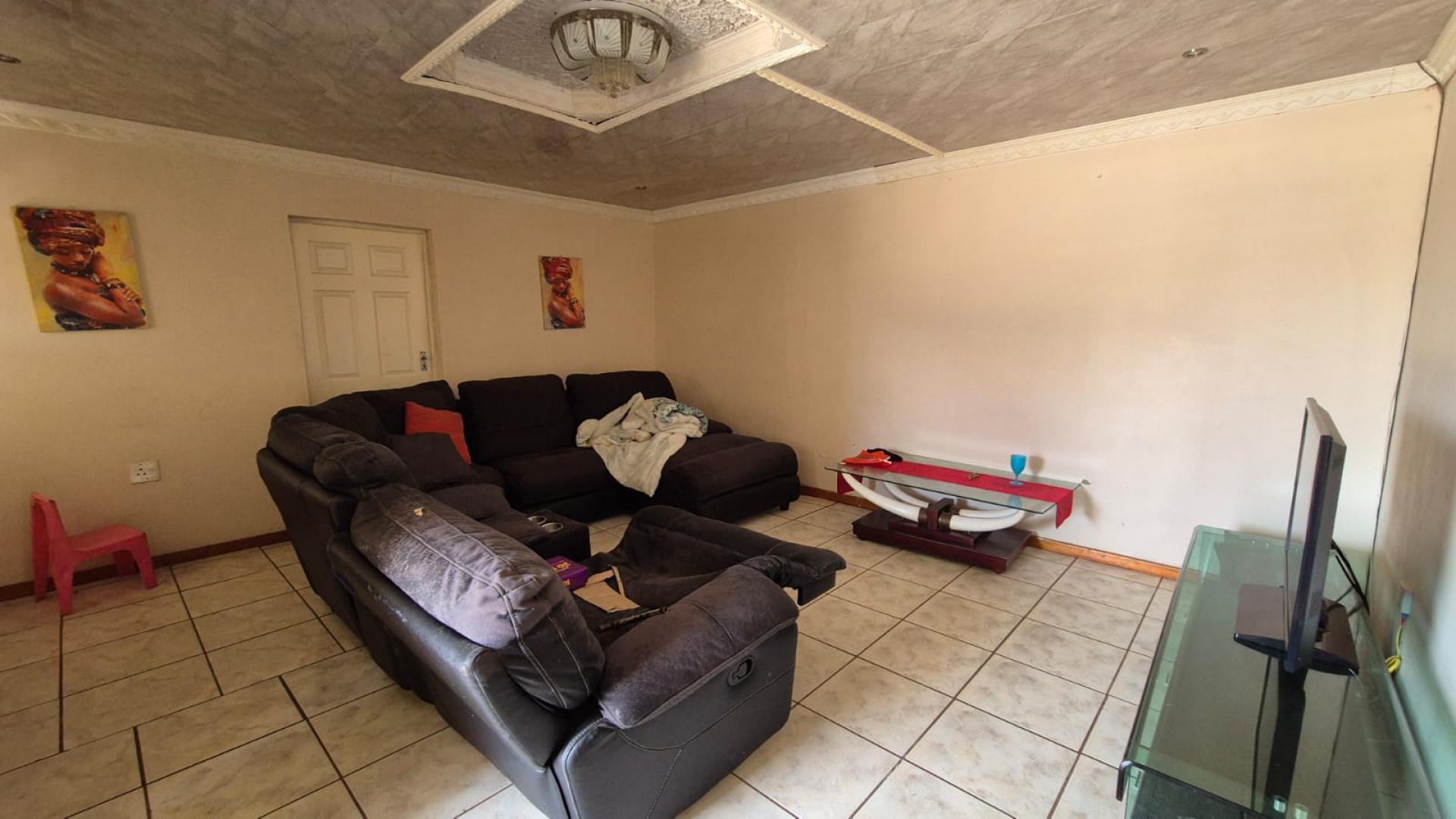 Lounges of property in Queenstown