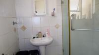 Bathroom 1 - 6 square meters of property in Rensburg