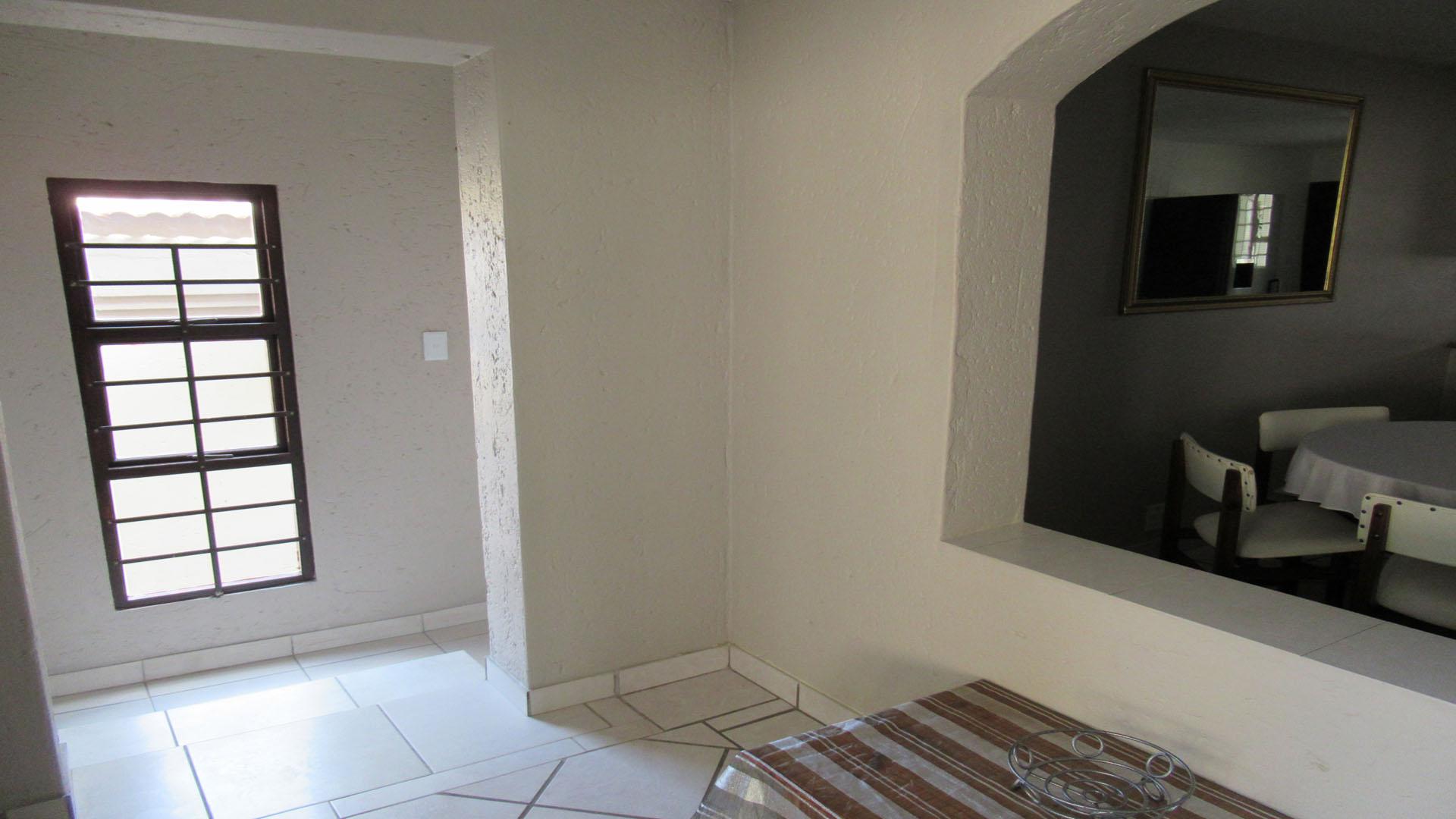 Rooms - 377 square meters of property in Rangeview