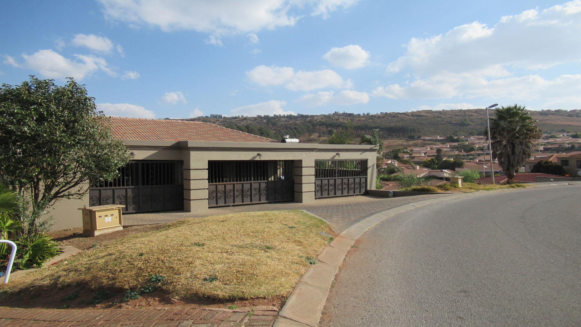 Front View of property in Rangeview