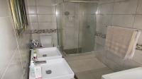 Bathroom 3+ - 16 square meters of property in Rangeview