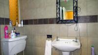 Bathroom 1 - 6 square meters of property in Windsor East