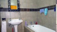 Bathroom 1 - 6 square meters of property in Windsor East