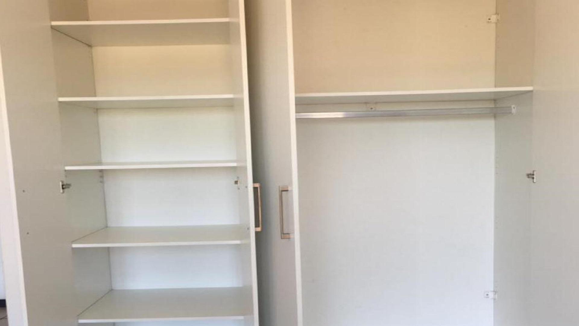 Bed Room 1 - 14 square meters of property in Barbeque Downs